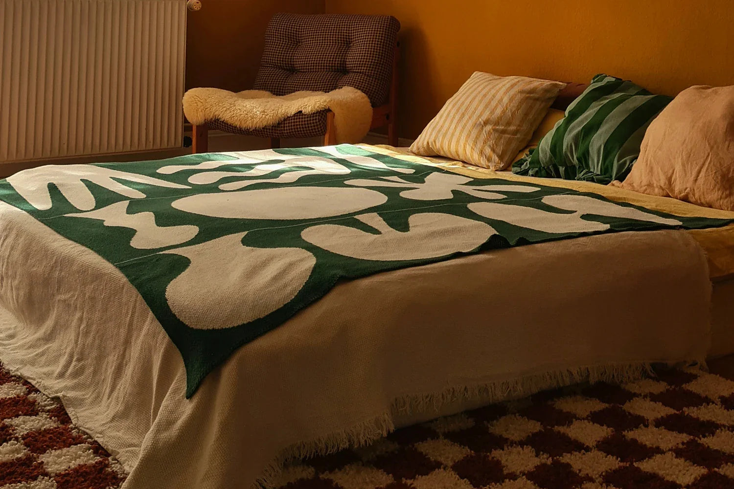 4 Inspiring Ways to Style a Throw Blanket and Elevate Your Home Decor