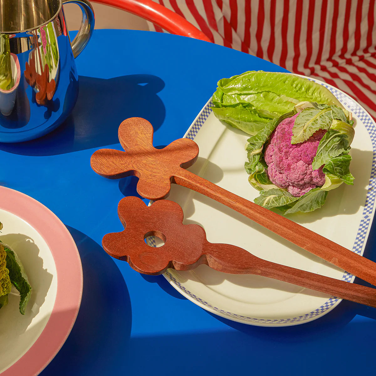 Serving Friends - Large Flowers